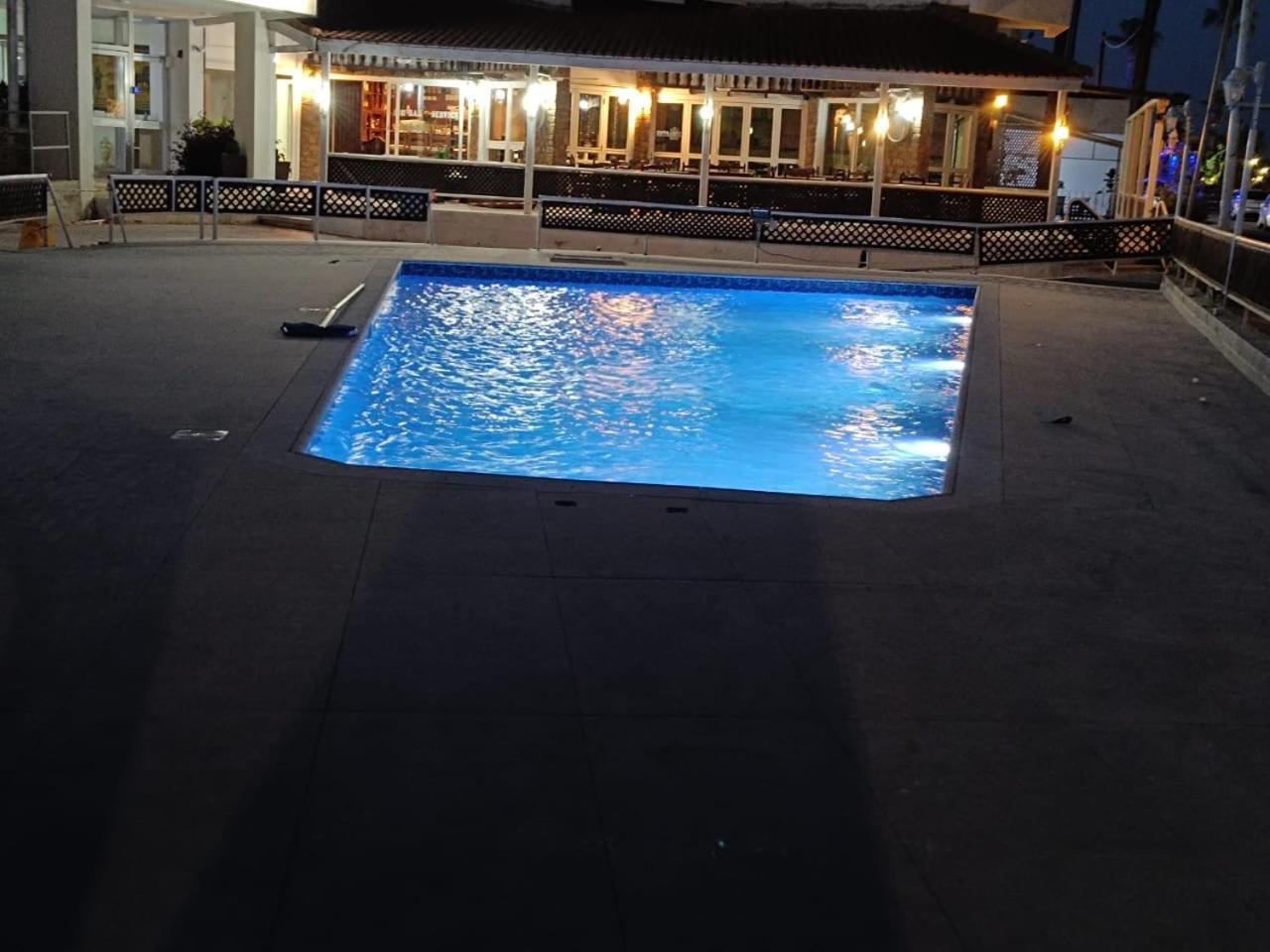 Boronia Hotel Apartments Larnaca Eksteriør billede